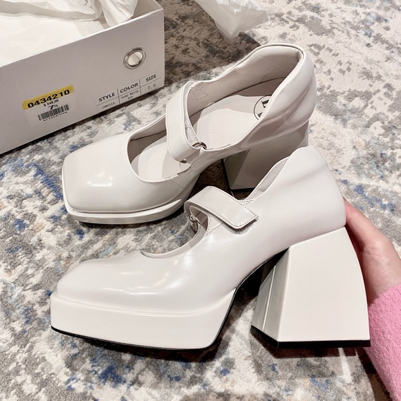 B2 CAMILLA White Leather Mary Jane Heels (NWB) - Picture 2 of 11